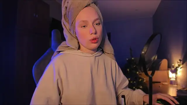 Snapshot of Rachel_Ro chatting on December 27, 2024, 4:10 pm Rachel Ro online show from December 27, 2024, 4:10 pm