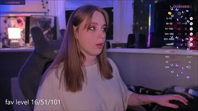 Snapshot of Rachel_Ro chatting on October 28, 2025, 6:43 pm Rachel Ro online show from October 28, 2025, 6:43 pm