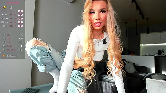 Snapshot of Juicy_Bella chatting on January 14, 2026, 8:20 am Juicy Bella online show from January 14, 2026, 8:20 am