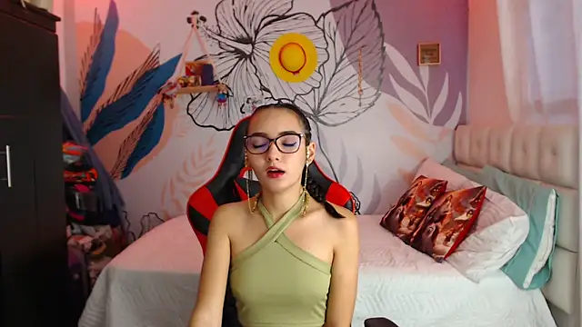 LinzyBaner online show from December 28, 2024, 10:34 pm