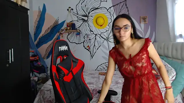 LinzyBaner online show from January 4, 2025, 9:20 pm