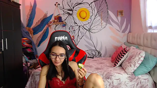 LinzyBaner online show from January 13, 2025, 10:03 pm