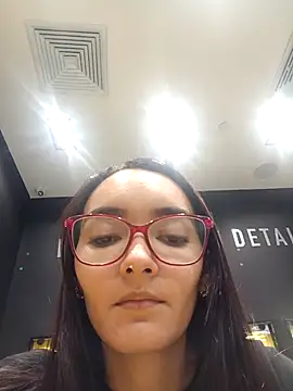 LinzyBaner online show from November 24, 2025, 8:41 pm