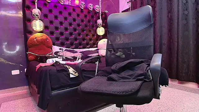 Snapshot of AlexHoe_ chatting on February 21, 2025, 1:11 am AlexHoe online show from February 21, 2025, 1:11 am