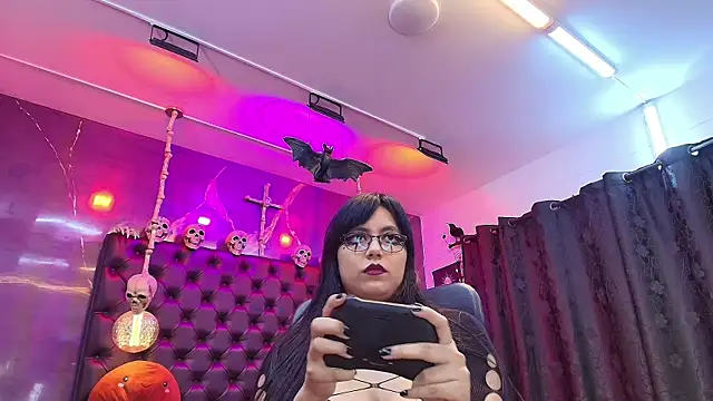 Snapshot of AlexHoe_ chatting on February 22, 2025, 1:00 am AlexHoe online show from February 22, 2025, 1:00 am