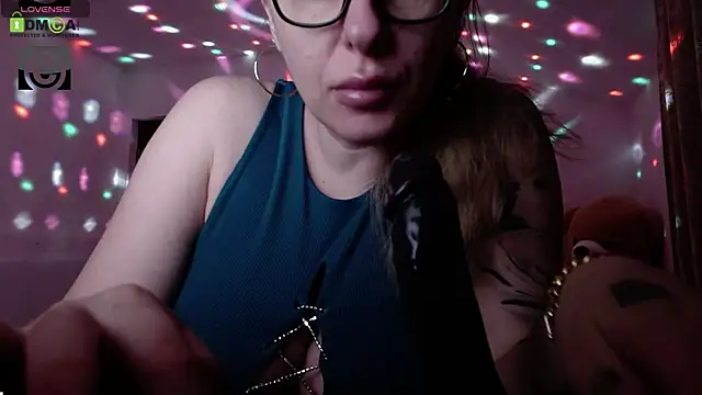 Snapshot of SonyaDevon chatting on December 28, 2024, 7:55 am SonyaDevon online show from December 28, 2024, 7:55 am