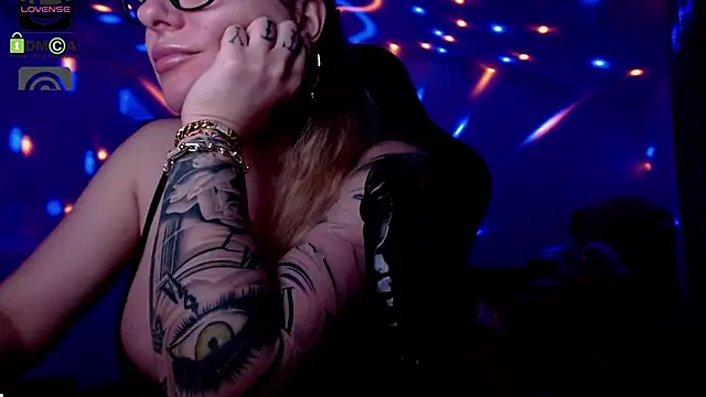 Snapshot of SonyaDevon chatting on December 29, 2024, 8:00 am SonyaDevon online show from December 29, 2024, 8:00 am