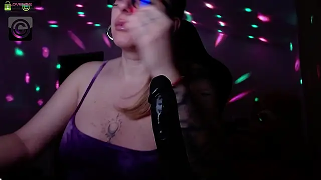 Snapshot of SonyaDevon chatting on January 8, 2025, 4:12 am SonyaDevon online show from January 8, 2025, 4:12 am