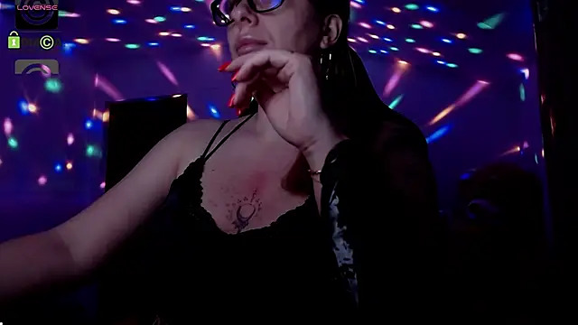 Snapshot of SonyaDevon chatting on January 11, 2025, 6:03 am SonyaDevon online show from January 11, 2025, 6:03 am