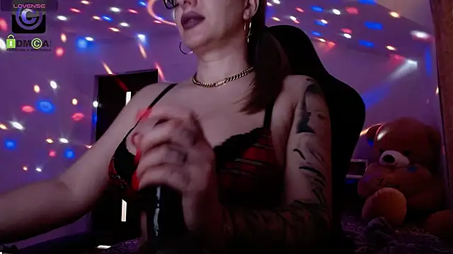 Snapshot of SonyaDevon chatting on January 26, 2025, 7:10 am SonyaDevon online show from January 26, 2025, 7:10 am