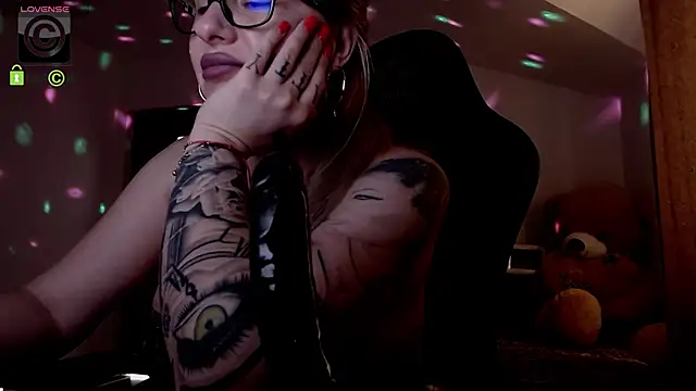 Snapshot of SonyaDevon chatting on January 28, 2025, 10:02 am SonyaDevon online show from January 28, 2025, 10:02 am