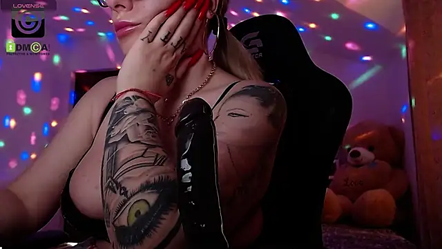 Snapshot of SonyaDevon chatting on February 27, 2025, 10:48 am SonyaDevon online show from February 27, 2025, 10:48 am