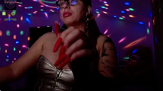 Snapshot of SonyaDevon chatting on March 10, 2025, 4:07 am SonyaDevon online show from March 10, 2025, 4:07 am