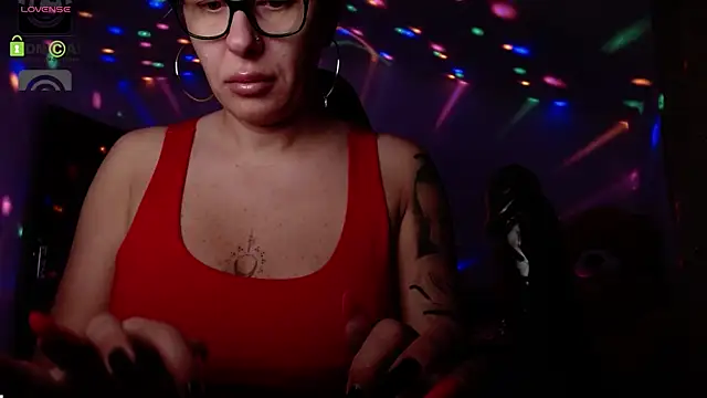 Snapshot of SonyaDevon chatting on September 24, 2025, 4:27 am SonyaDevon online show from September 24, 2025, 4:27 am