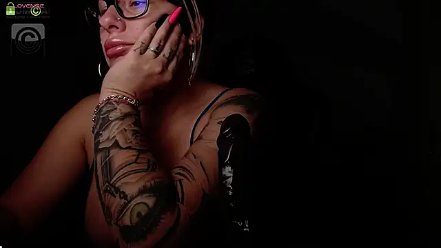 Snapshot of SonyaDevon chatting on September 30, 2025, 3:11 am SonyaDevon online show from September 30, 2025, 3:11 am