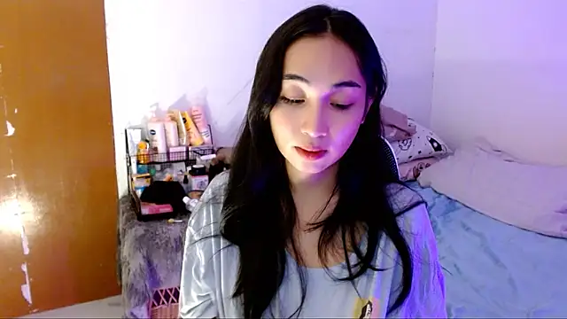 SweetLilly 18 online show from October 19, 2025, 5:52 am