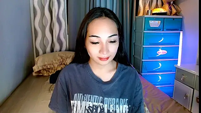 SweetLilly 18 online show from June 4, 2026, 5:46 am