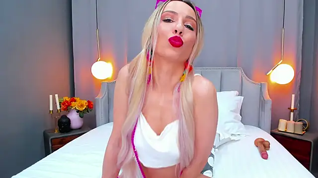 Snapshot of EmillyBronte chatting on December 11, 2024, 2:30 am EmillyBronte online show from December 11, 2024, 2:30 am
