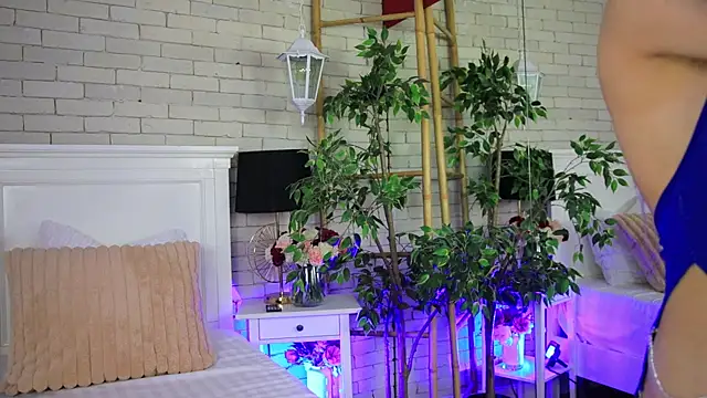 Snapshot of EmillyBronte chatting on January 7, 2026, 8:33 pm EmillyBronte online show from January 7, 2026, 8:33 pm