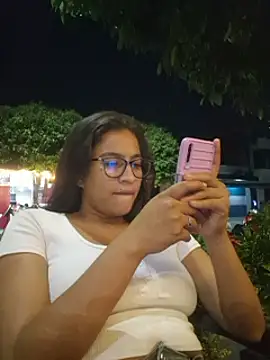 Snapshot of DAELAA chatting on January 11, 2025, 1:16 am DAELAA online show from January 11, 2025, 1:16 am