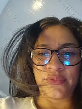 Snapshot of DAELAA chatting on February 25, 2025, 12:58 am DAELAA online show from February 25, 2025, 12:58 am