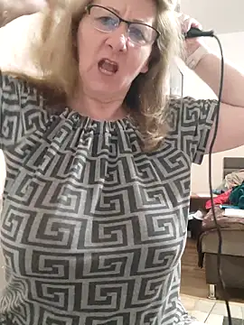 Snapshot of Elza01 chatting on March 20, 2026, 7:19 pm Elza01 online show from March 20, 2026, 7:19 pm