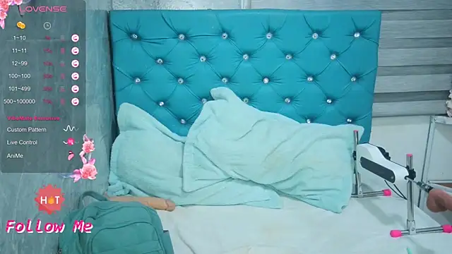 MAARYMOON online show from April 13, 2026, 10:43 am