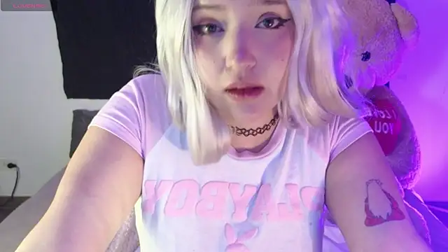 Snapshot of KuroChan420 chatting on January 31, 2025, 2:37 am KuroChan420 online show from January 31, 2025, 2:37 am