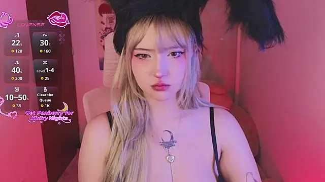 KuroChan420 online show from November 3, 2025, 12:02 am