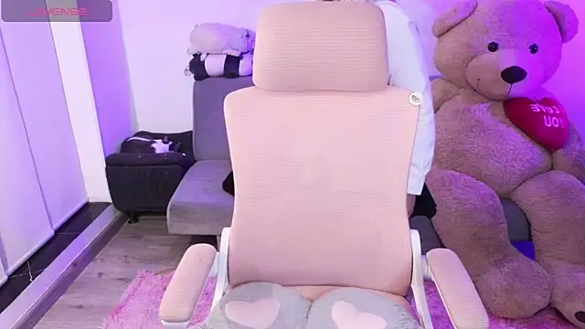 Snapshot of KuroChan420 chatting on February 27, 2026, 2:33 am KuroChan420 online show from February 27, 2026, 2:33 am