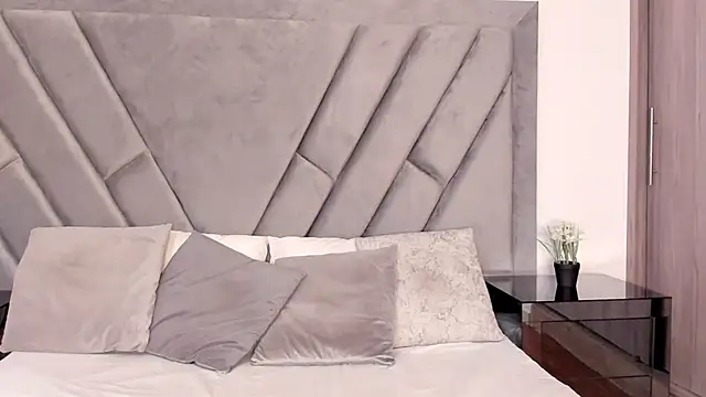 Emma jonness online show from February 13, 2025, 7:10 pm