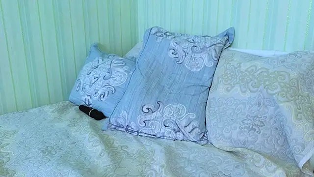  Lily  online show from March 3, 2025, 7:32 am