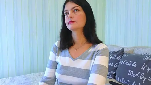  Lily  online show from November 10, 2025, 7:18 am