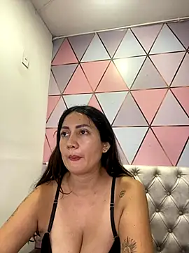 juliana diaz online show from October 6, 2025, 11:18 am