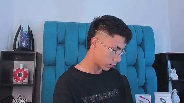 AlanNaughty online show from December 27, 2024, 8:07 pm