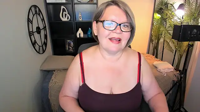 Snapshot of Shannonshine chatting on June 8, 2026, 1:22 pm Shannonshine online show from June 8, 2026, 1:22 pm