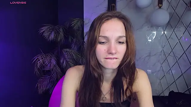 MirandaGlow online show from December 5, 2024, 12:11 pm