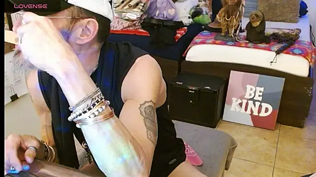 mycock2474u online show from March 19, 2025, 3:52 am