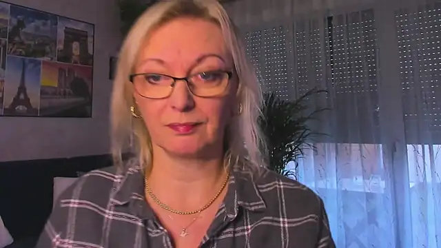 vanessa chat online show from December 16, 2025, 2:22 pm