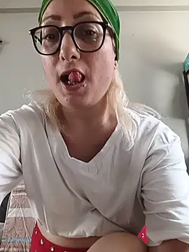 bisexyelizz online show from June 4, 2026, 2:23 pm