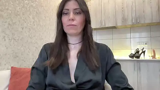 HotyWinter online show from April 3, 2026, 5:38 am