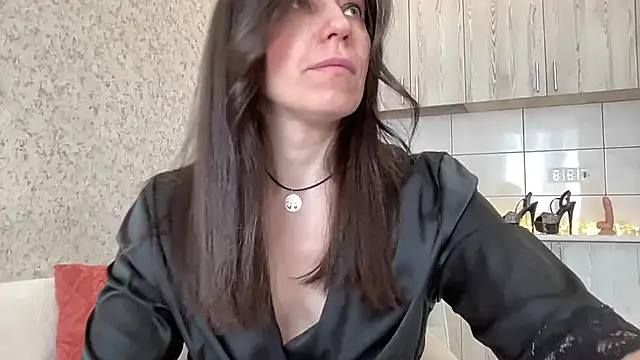 HotyWinter online show from April 11, 2026, 4:50 am