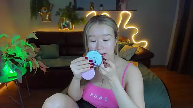 PollyOcean online show from February 1, 2025, 9:54 am