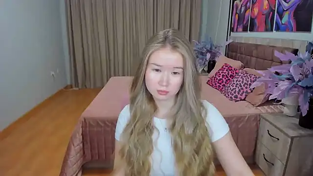 PollyOcean online show from February 10, 2025, 1:44 pm