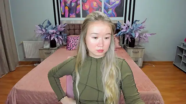 PollyOcean online show from September 26, 2025, 9:57 am