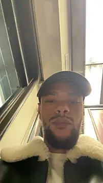 Lionayowe online show from October 26, 2025, 7:53 pm