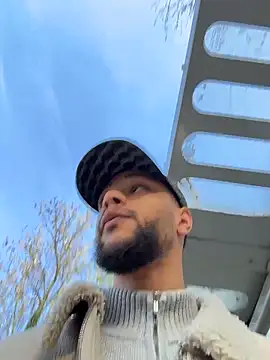 Lionayowe online show from April 15, 2026, 4:36 pm