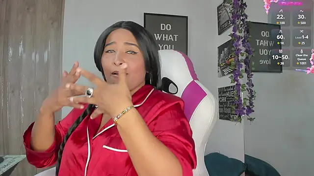 paola ih online show from December 16, 2024, 2:27 pm