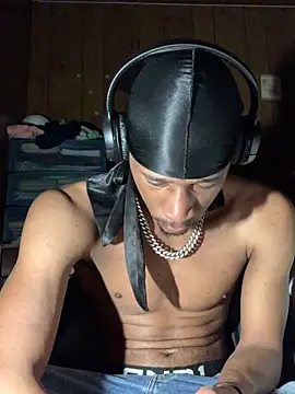 Snapshot of Tristris100 chatting on December 19, 2024, 3:51 am Tristris100 online show from December 19, 2024, 3:51 am