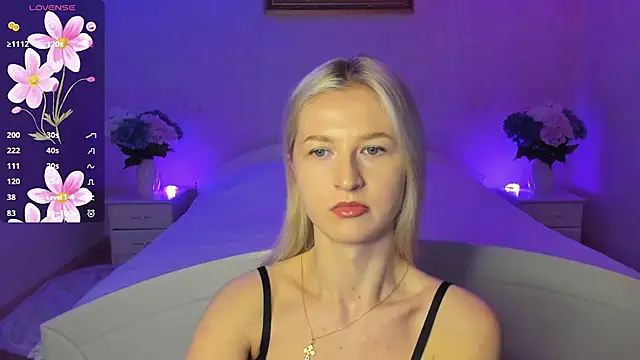 AnnaCarrera online show from November 3, 2025, 6:53 pm